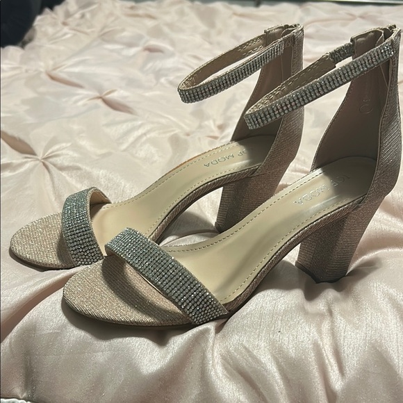 TOP Moda Glittery Gold Block Heels - Picture 5 of 5